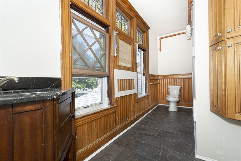 963 Main St Property Photo 11