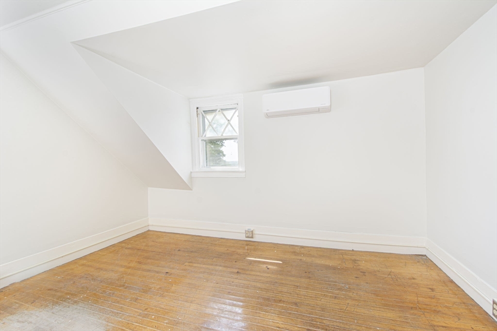 963 Main St Property Photo 12
