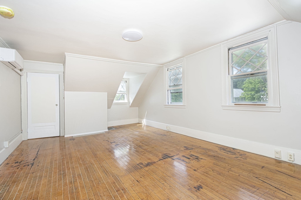 963 Main St Property Photo 14