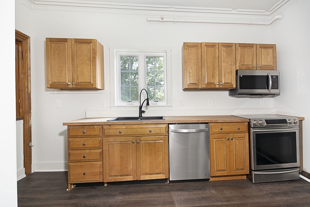 963 Main St Property Photo 15