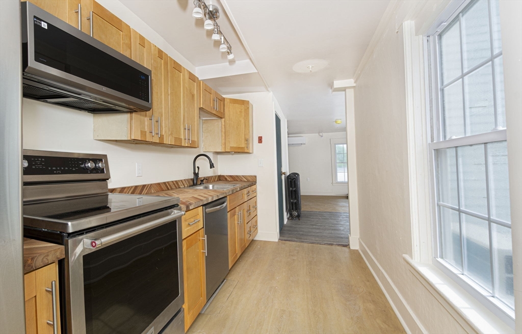 963 Main St Property Photo 19