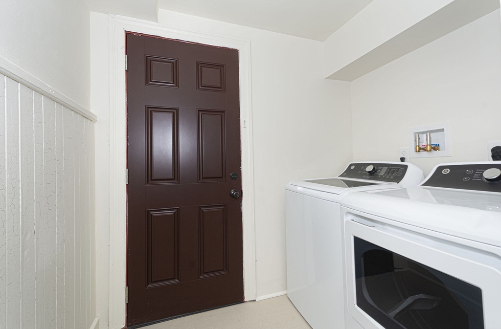 963 Main St Property Photo 23