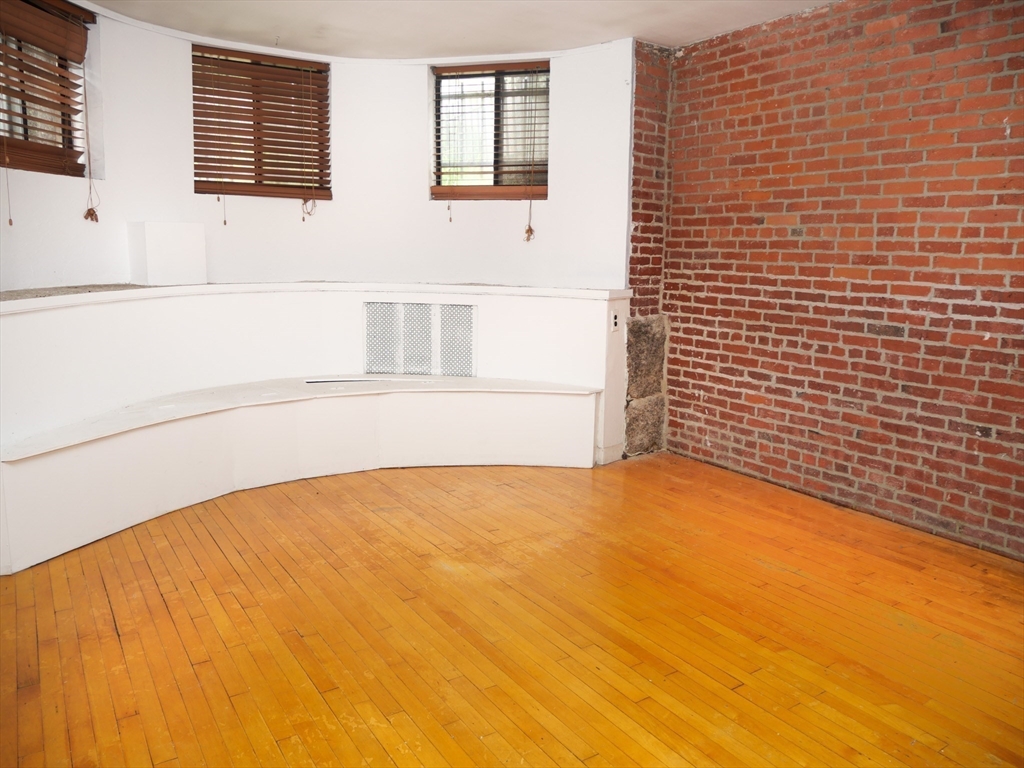 259 W Newton # 3 Property Photo 2