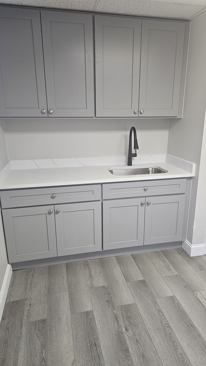 555 Pleasant Street Property Photo 8