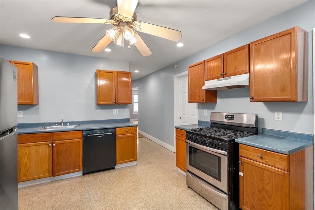 8 Haverford St Property Photo 6