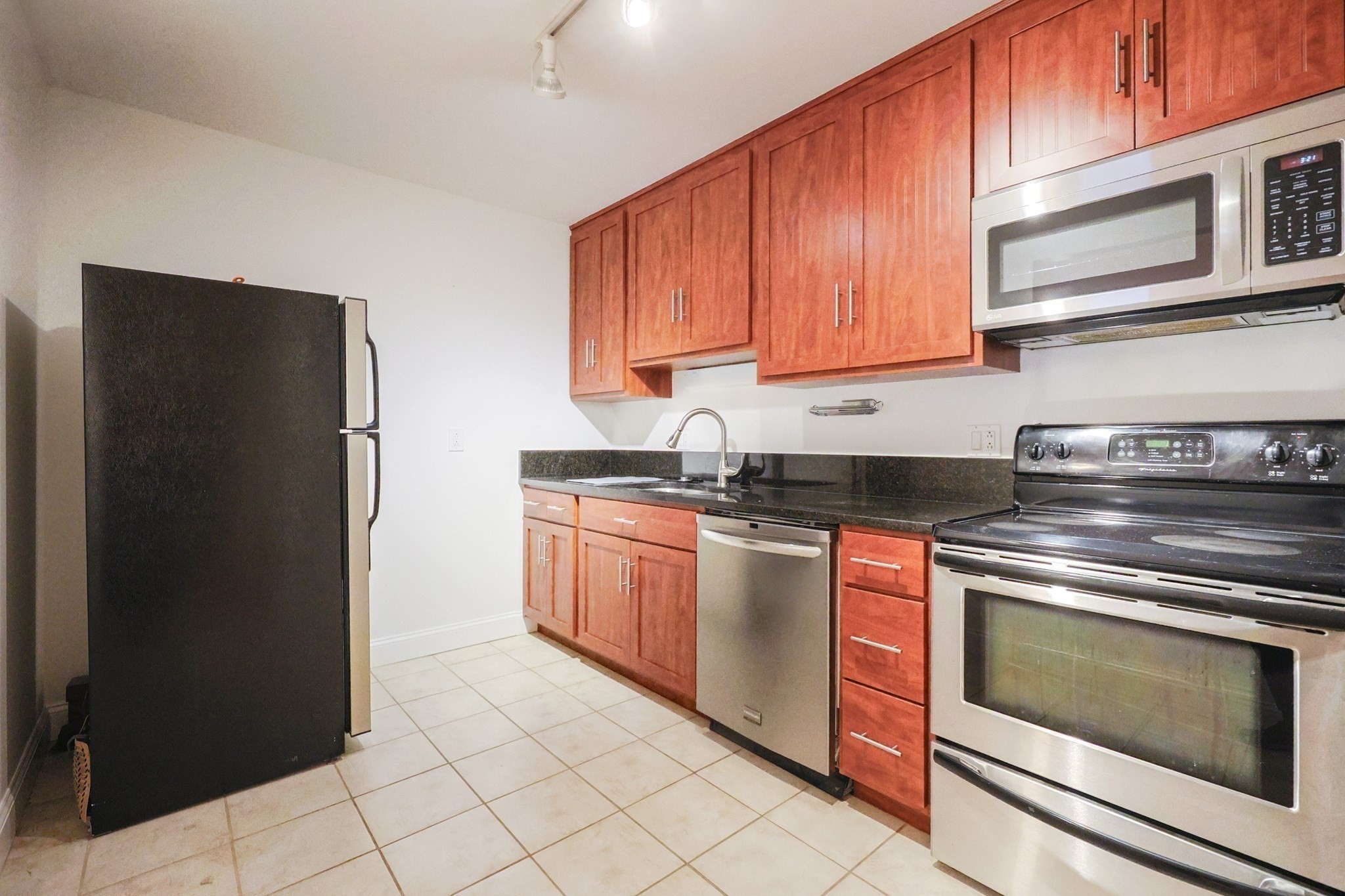 69 East Berkeley St # 1 Property Photo 3