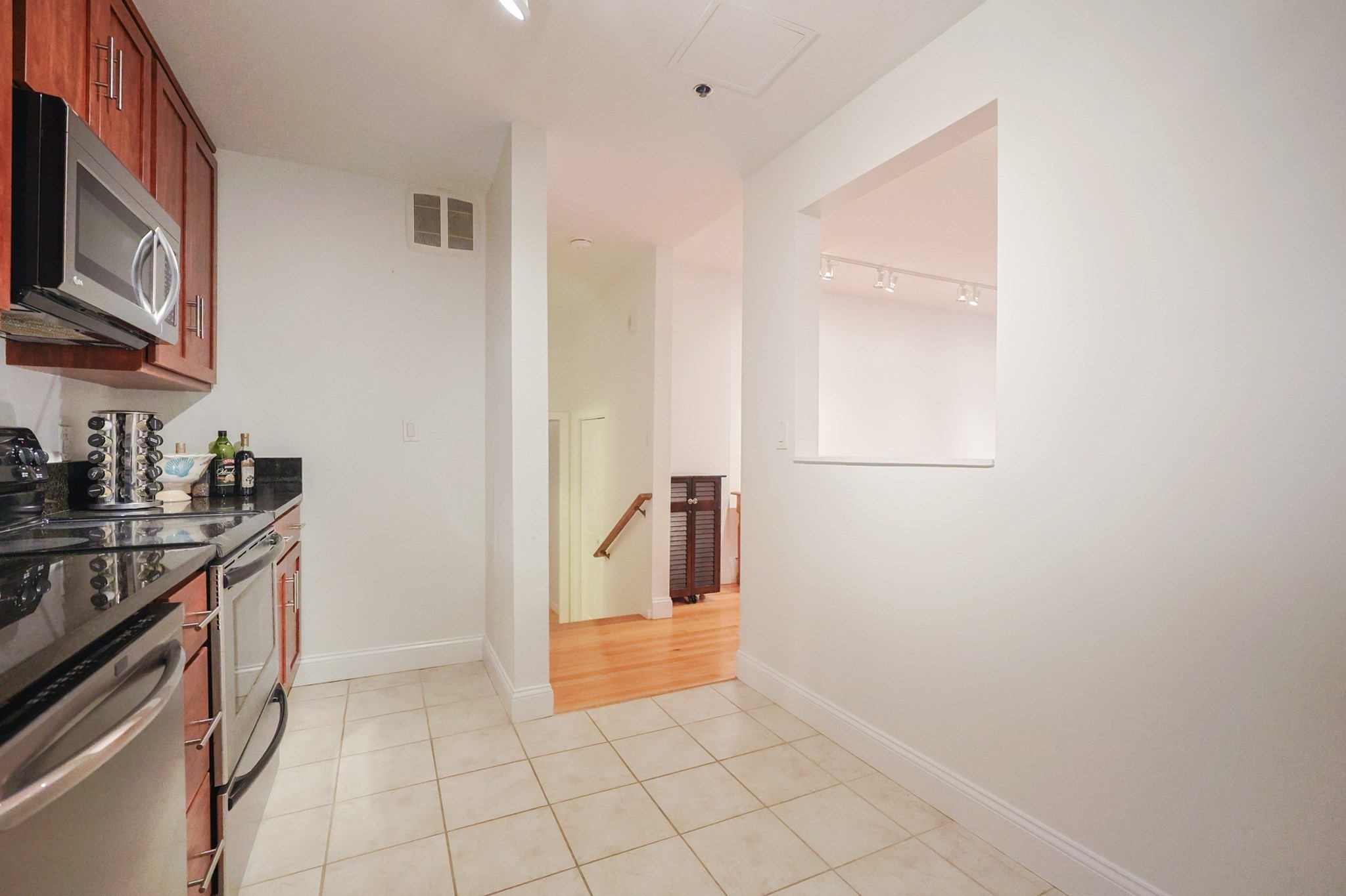 69 East Berkeley St # 1 Property Photo 4