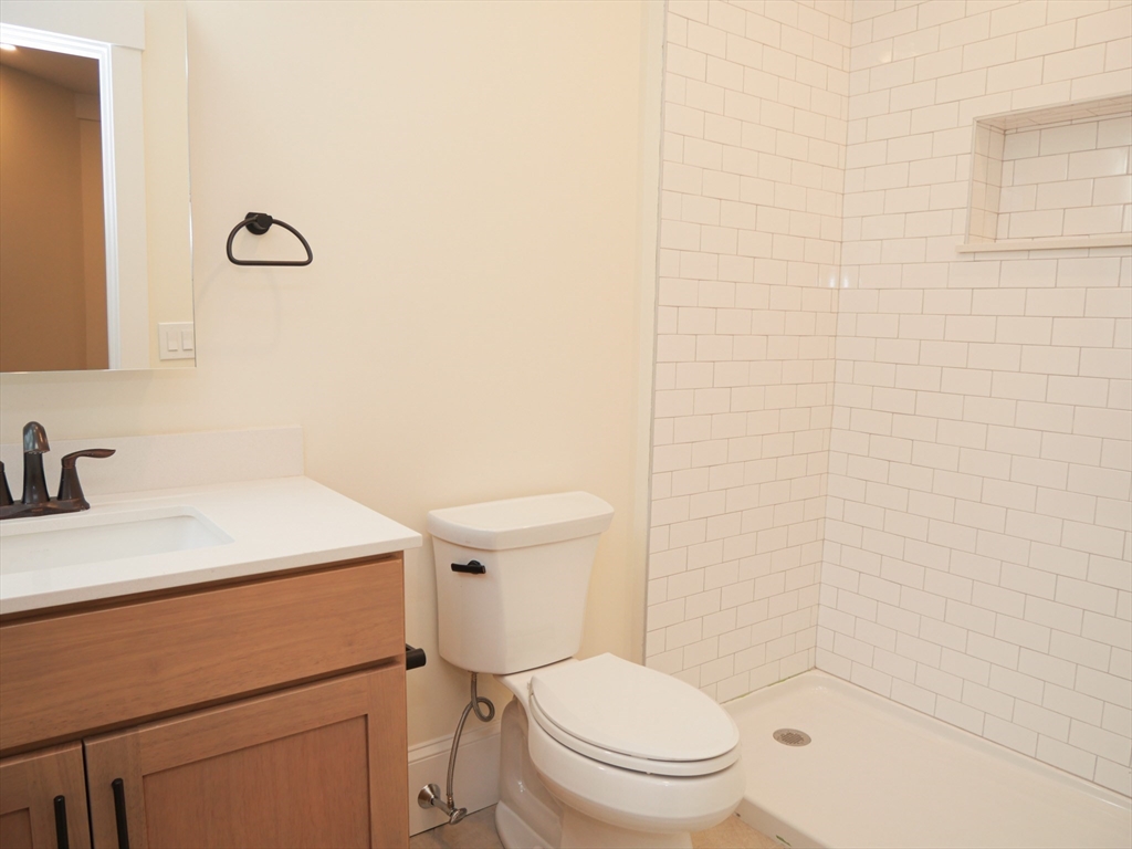 261 W Newton # 2 Property Photo 5