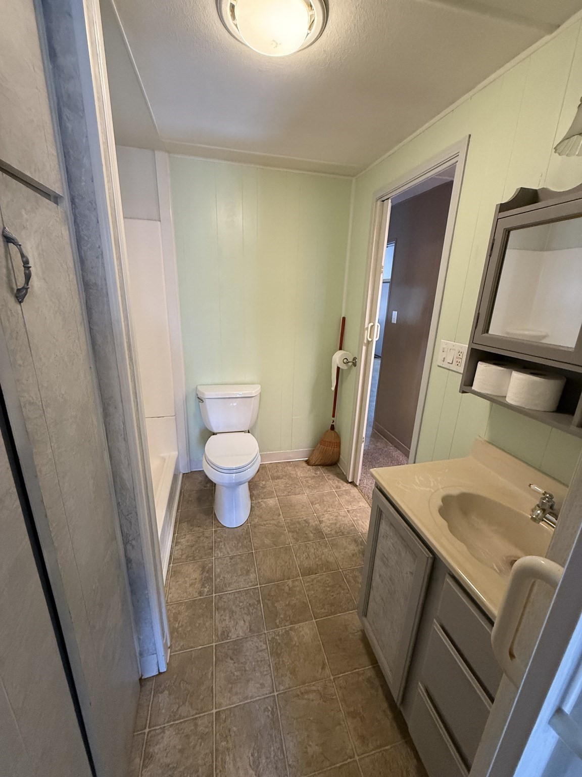 4 Center Street Property Photo 11