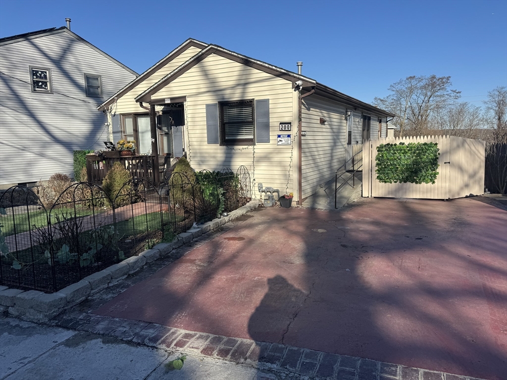 200 Crescent St Property Photo 3