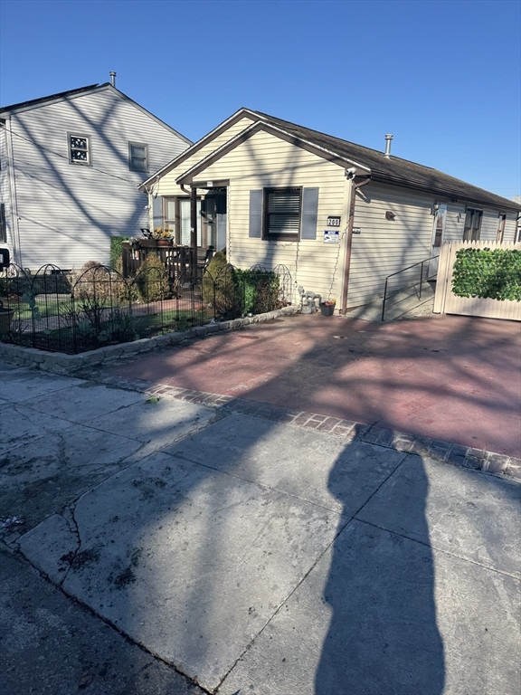200 Crescent St Property Photo 4