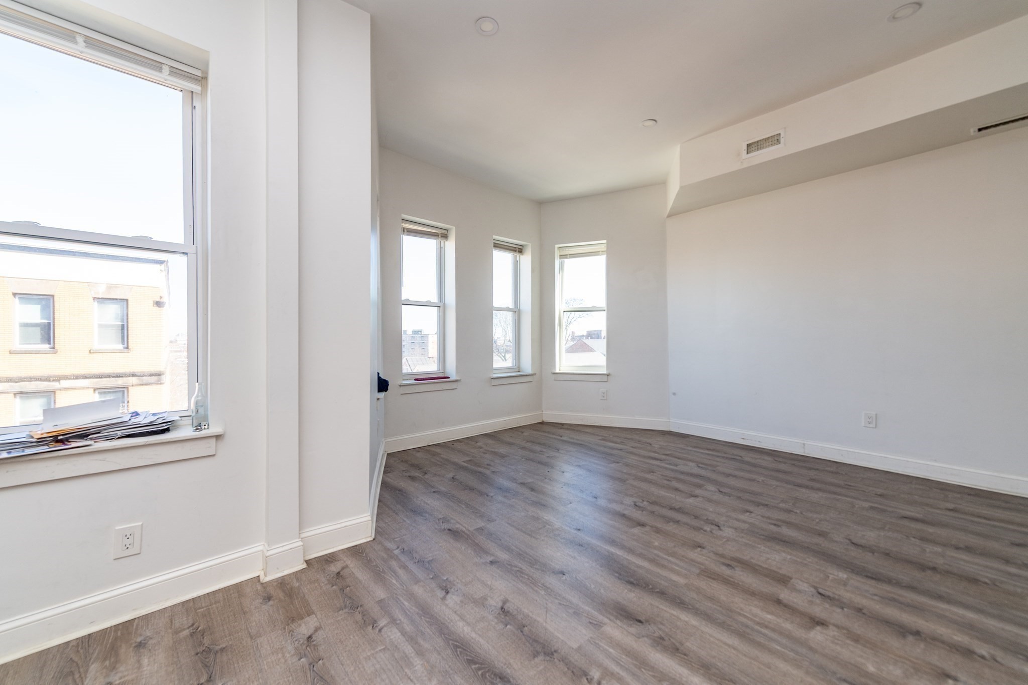 301-305 Dudley Street Property Photo 12