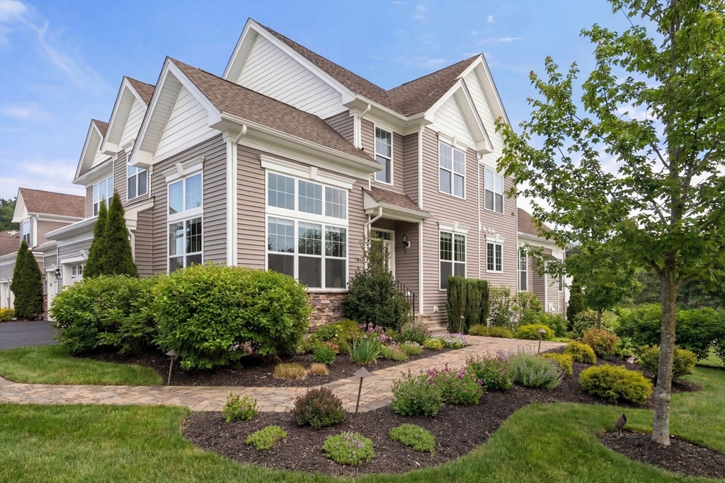 8 Glen Ellen Blvd # 8 Property Photo 1