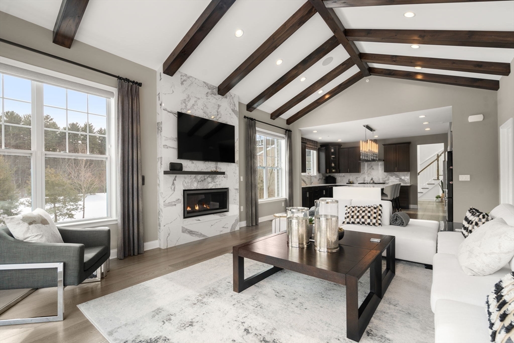 8 Glen Ellen Blvd # 8 Property Photo 6