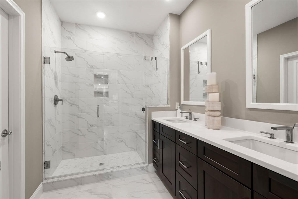 8 Glen Ellen Blvd # 8 Property Photo 11