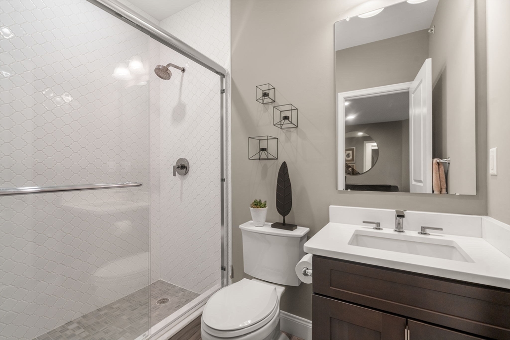 8 Glen Ellen Blvd # 8 Property Photo 13