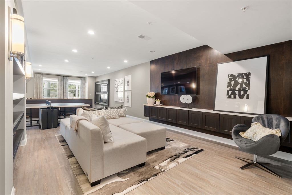 8 Glen Ellen Blvd # 8 Property Photo 19