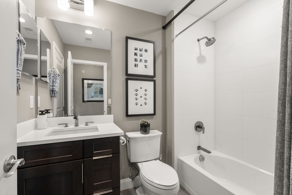 8 Glen Ellen Blvd # 8 Property Photo 23