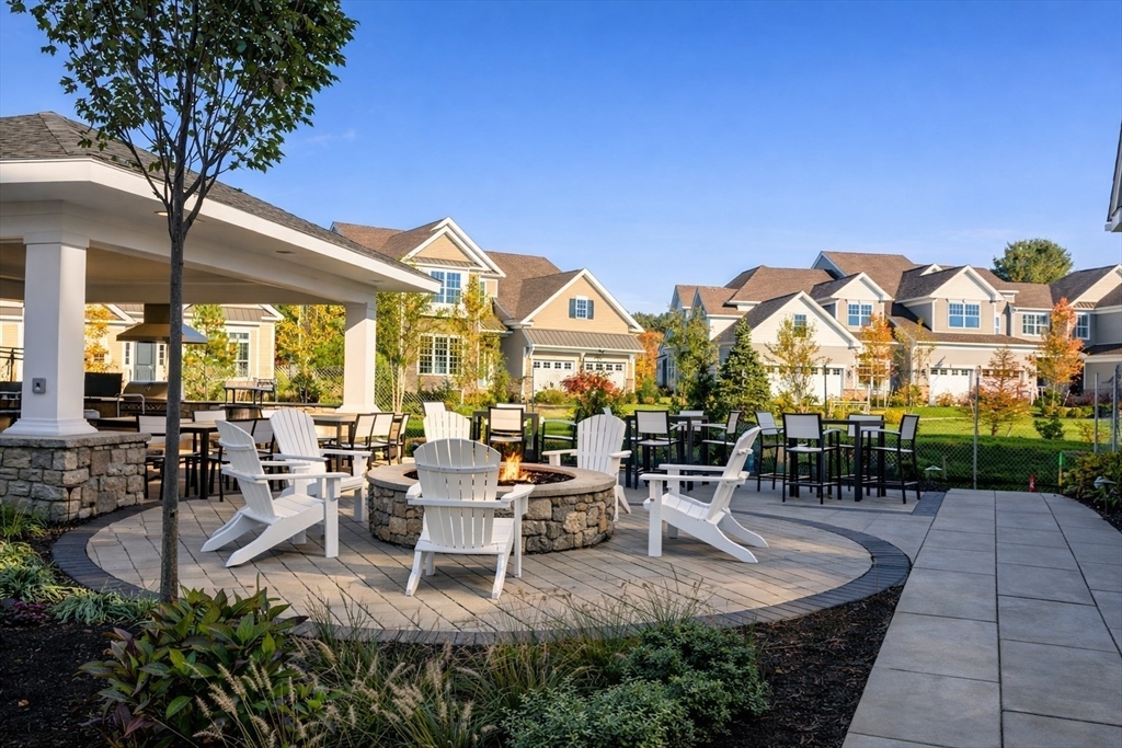 8 Glen Ellen Blvd # 8 Property Photo 33
