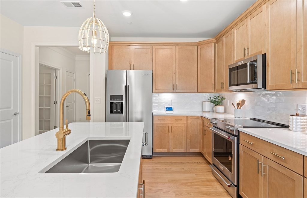30 Coppersmith Way # 212 Property Photo 3