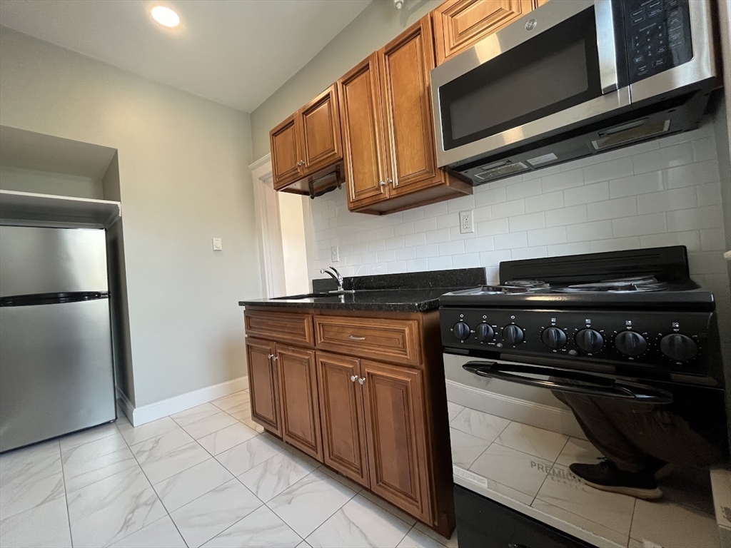 73 Park Drive # 19 Property Photo 1
