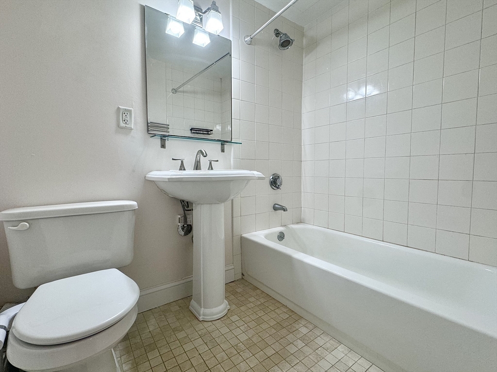 8 Juniper St # 18 Property Photo 4