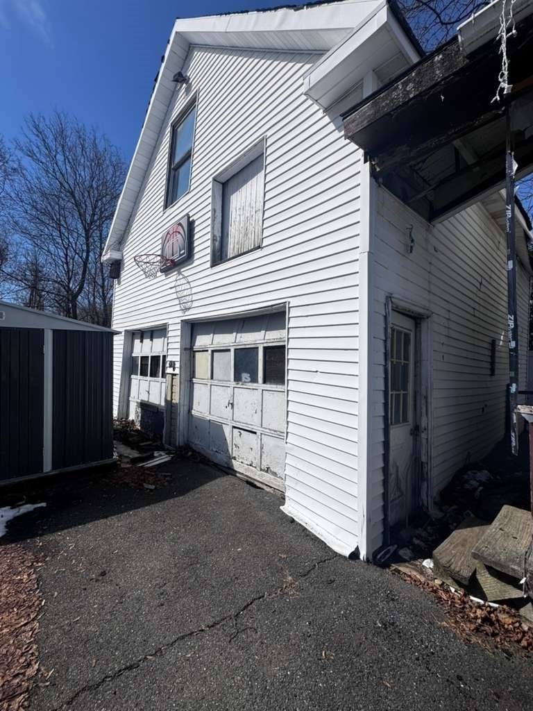 21 Park St Property Photo 5