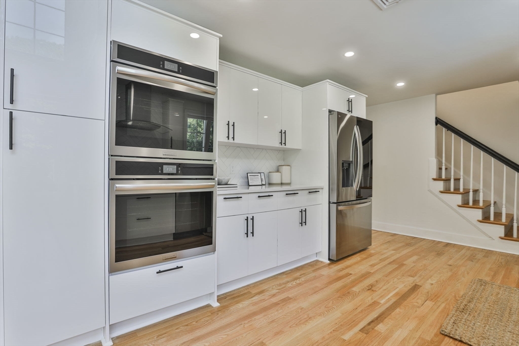 576 Grove St Property Photo 14