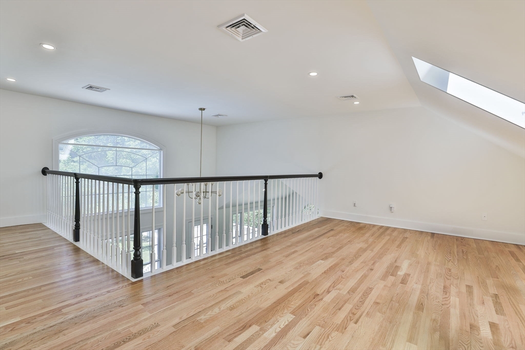 576 Grove St Property Photo 17