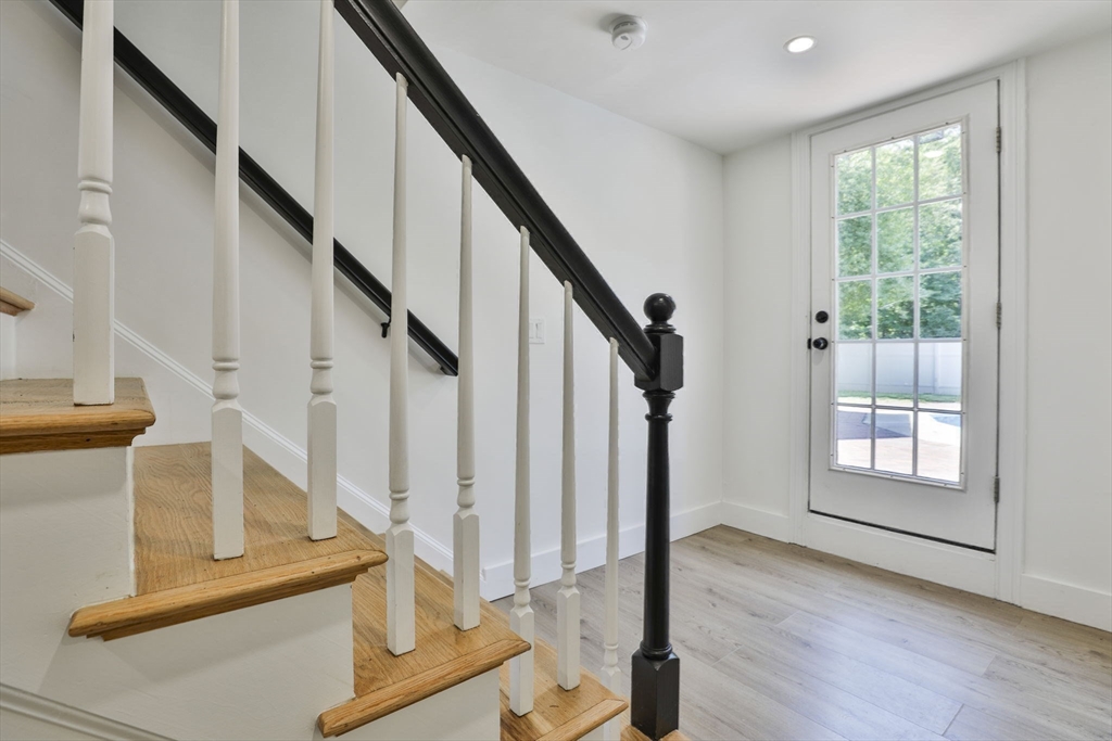 576 Grove St Property Photo 18