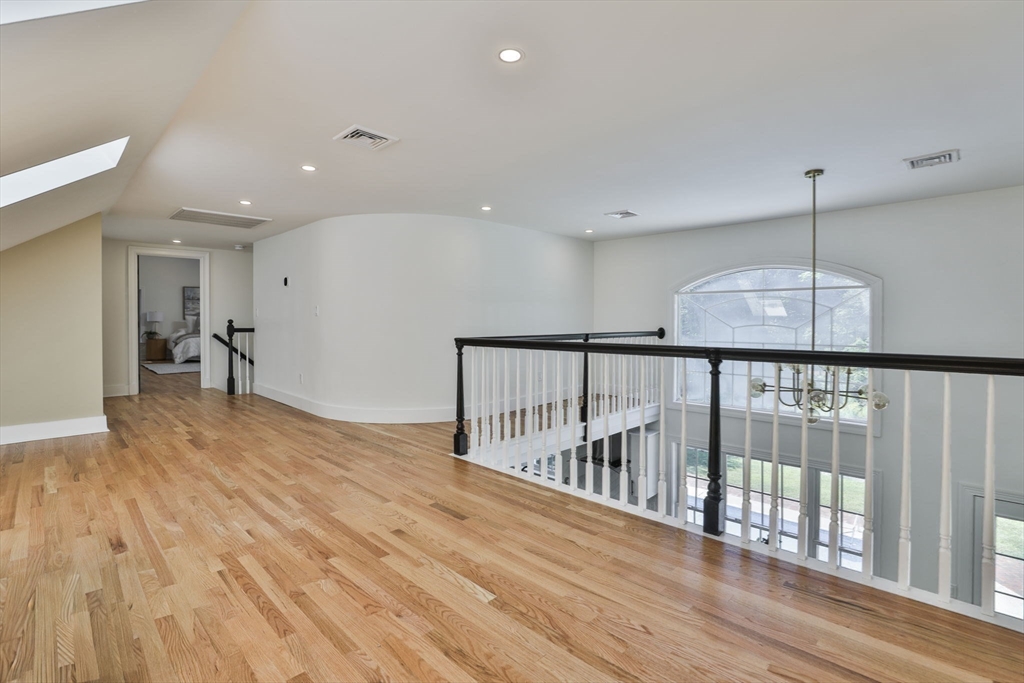 576 Grove St Property Photo 19