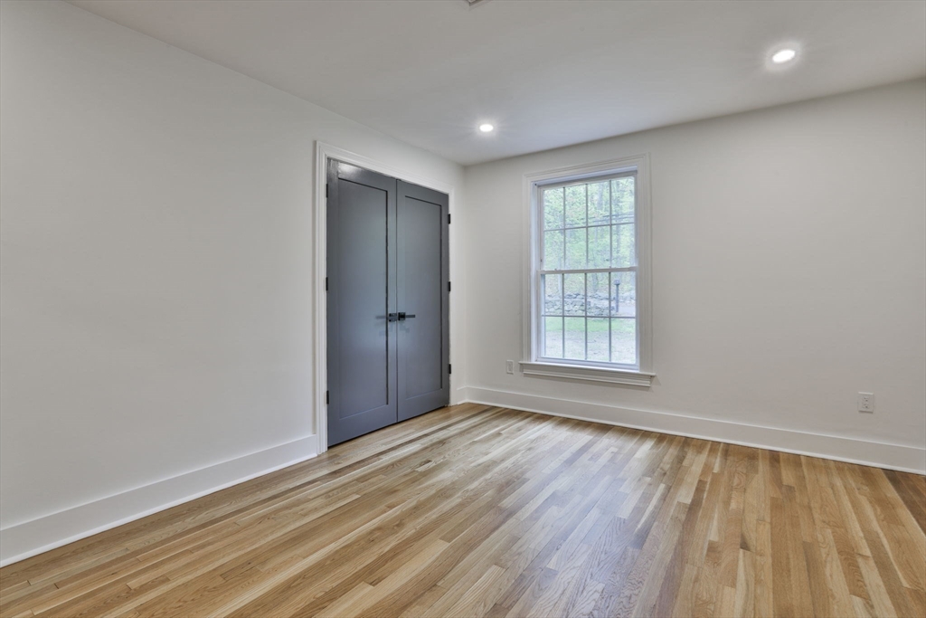 576 Grove St Property Photo 29