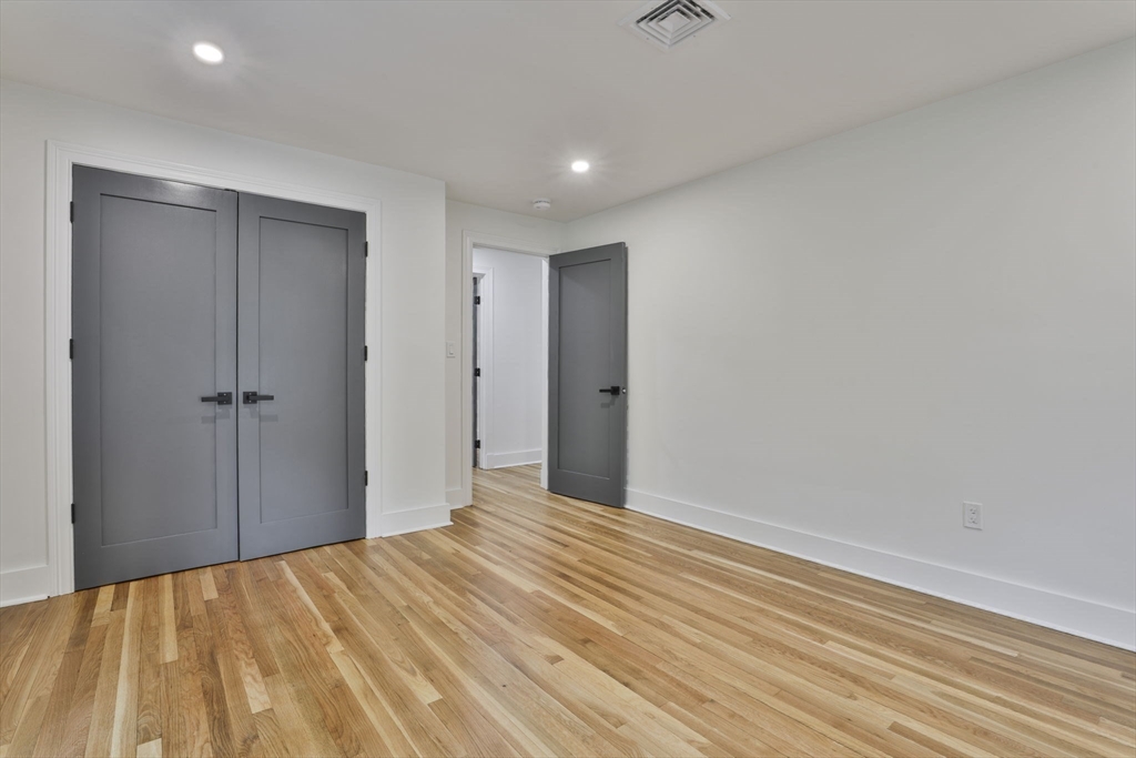 576 Grove St Property Photo 32