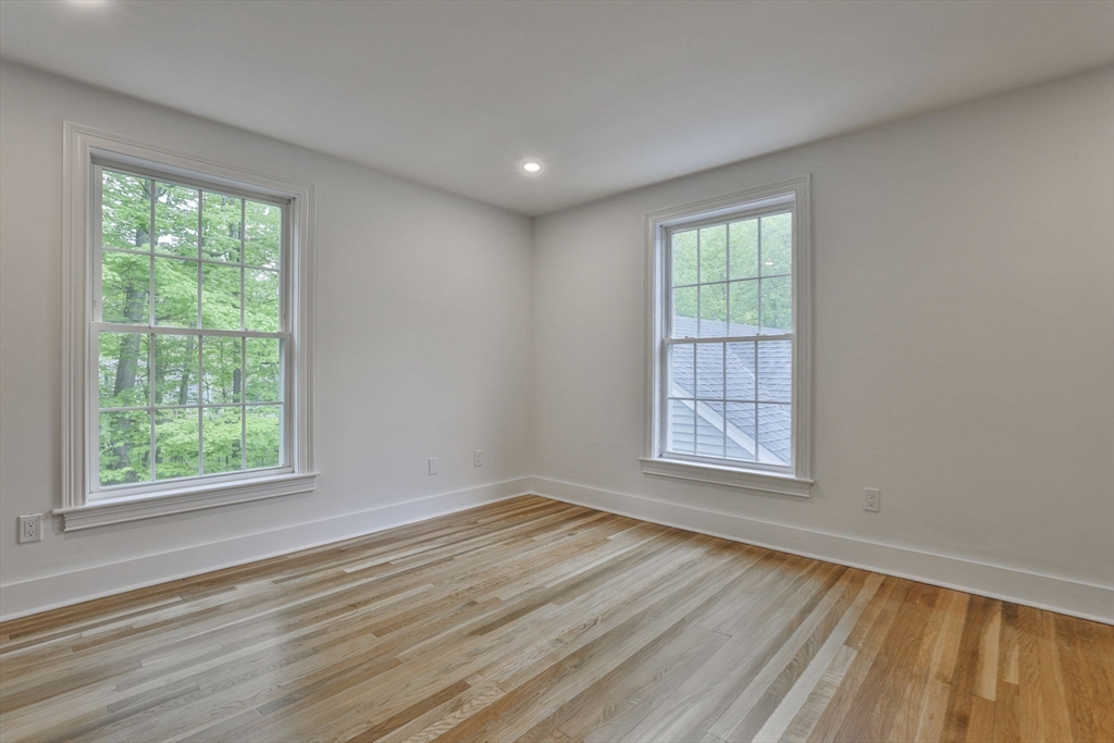 576 Grove St Property Photo 35