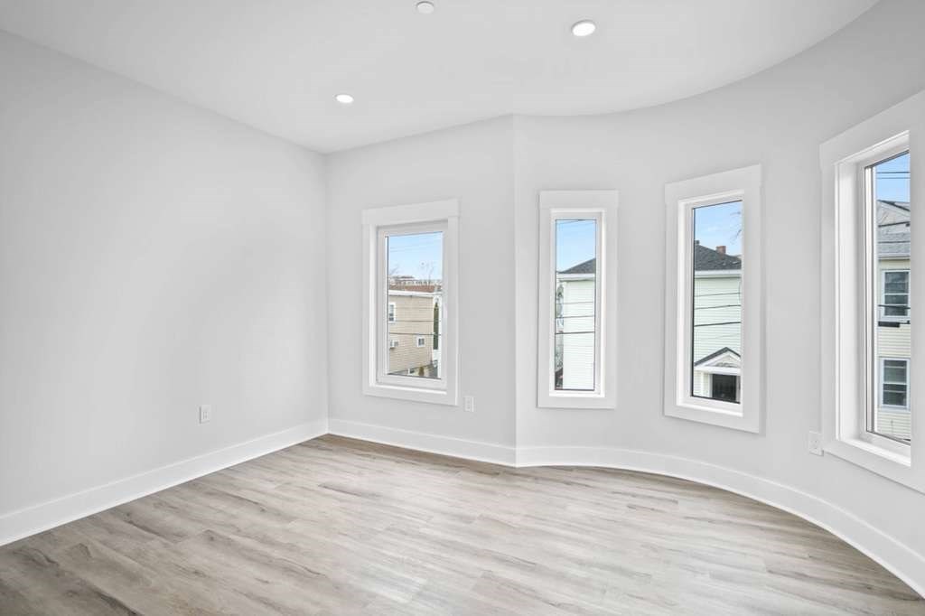 6 Garfield Property Photo 27