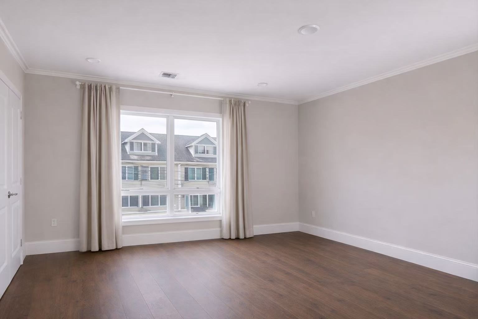 214 Market St # 208 Property Photo 6