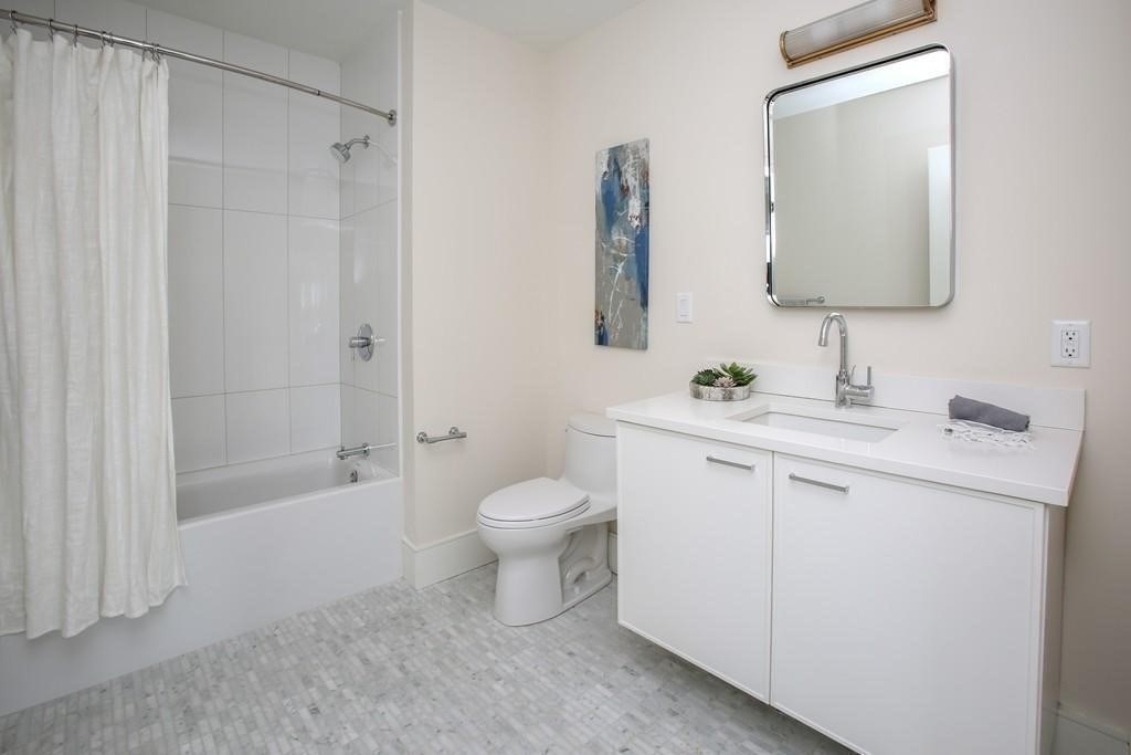 214 Market St # 208 Property Photo 8