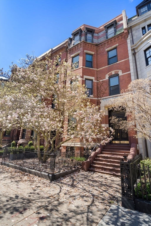 249 Commonwealth Ave Property Photo 3