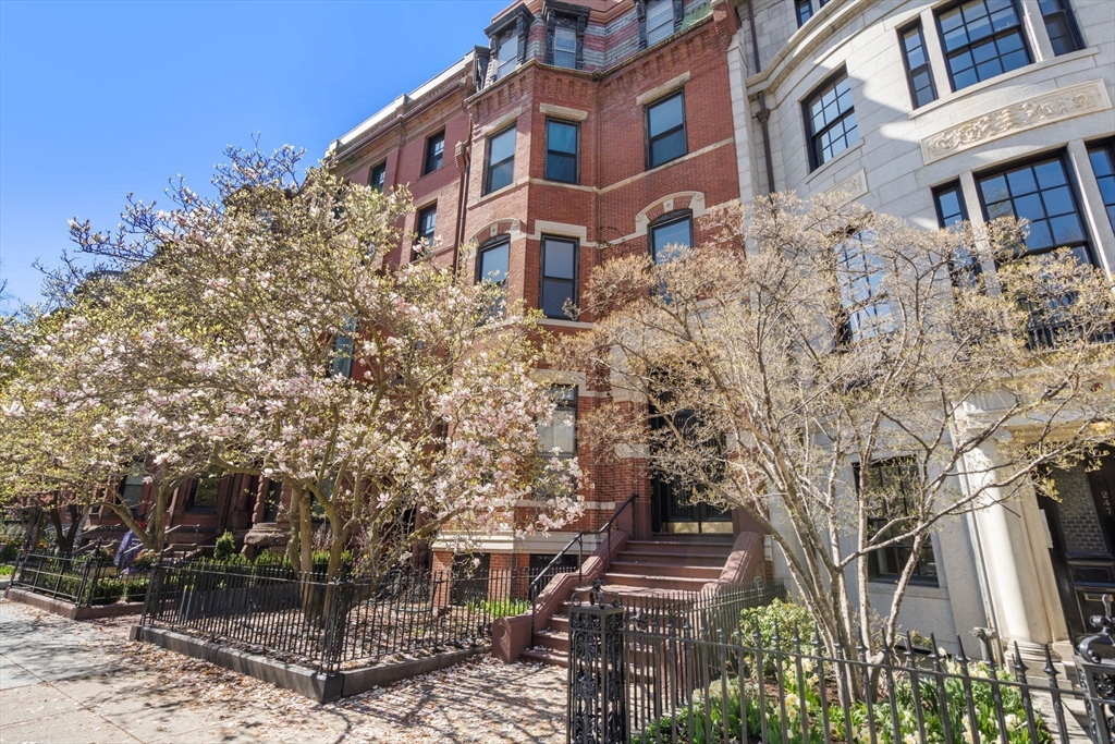 249 Commonwealth Ave Property Photo 4