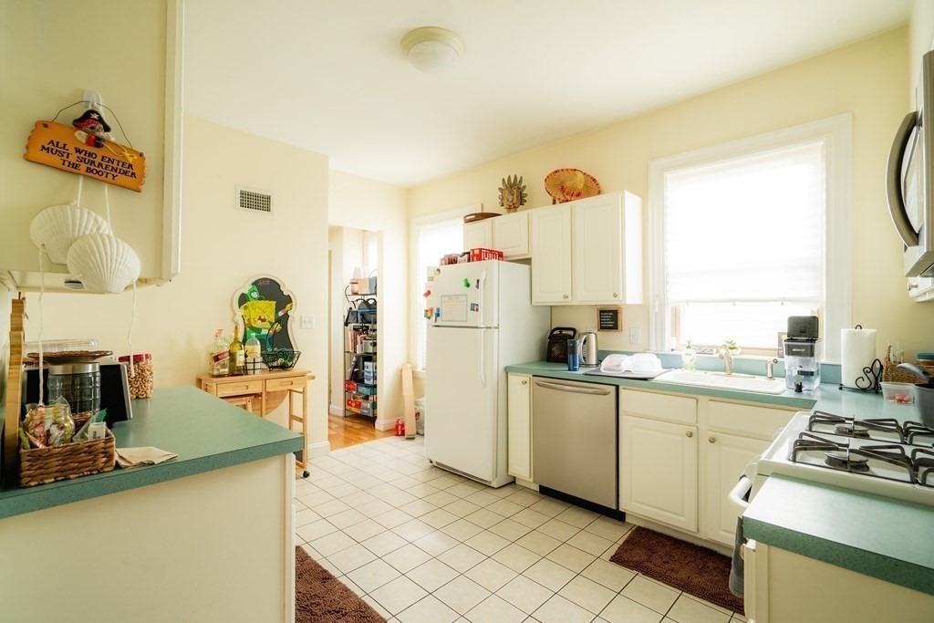 33 Mapleton St # 1 Property Photo 2