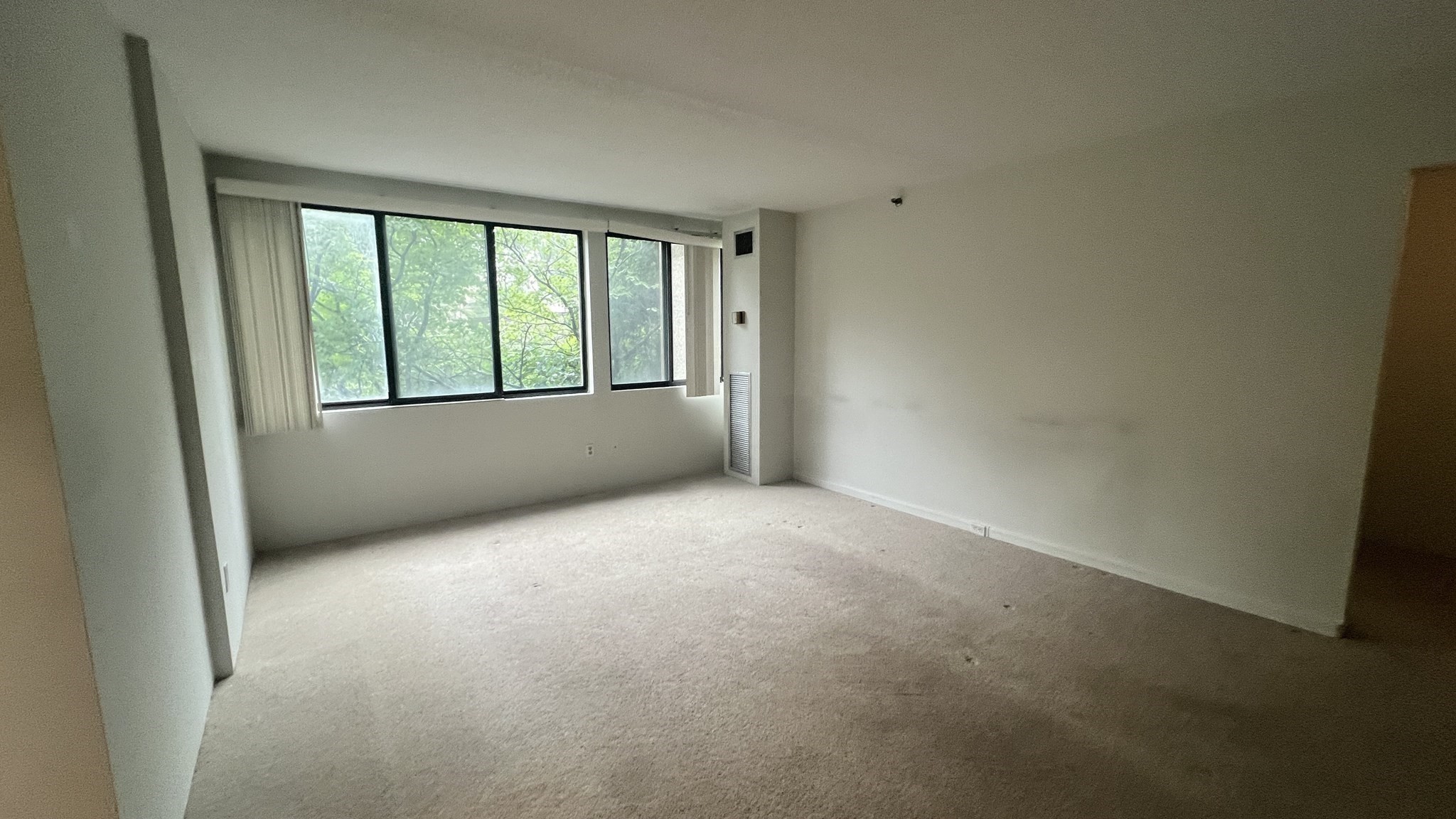 1731 Beacon # 108 Property Photo 6
