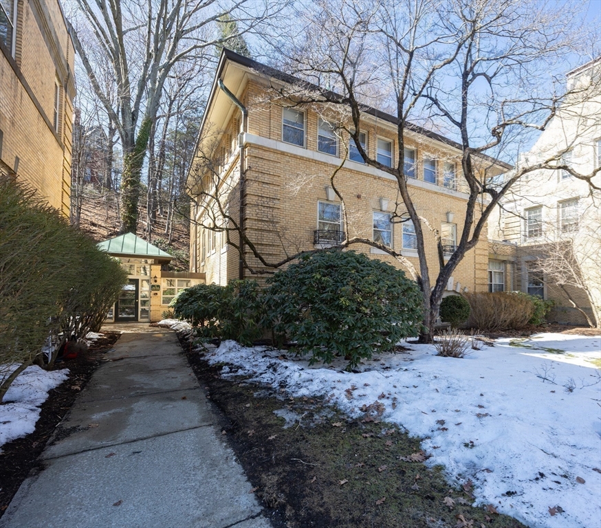 75 Glen Rd # B4 Property Photo 2