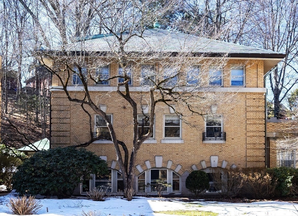 75 Glen Rd # B4 Property Photo 3
