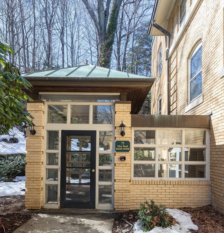 75 Glen Rd # B4 Property Photo 4
