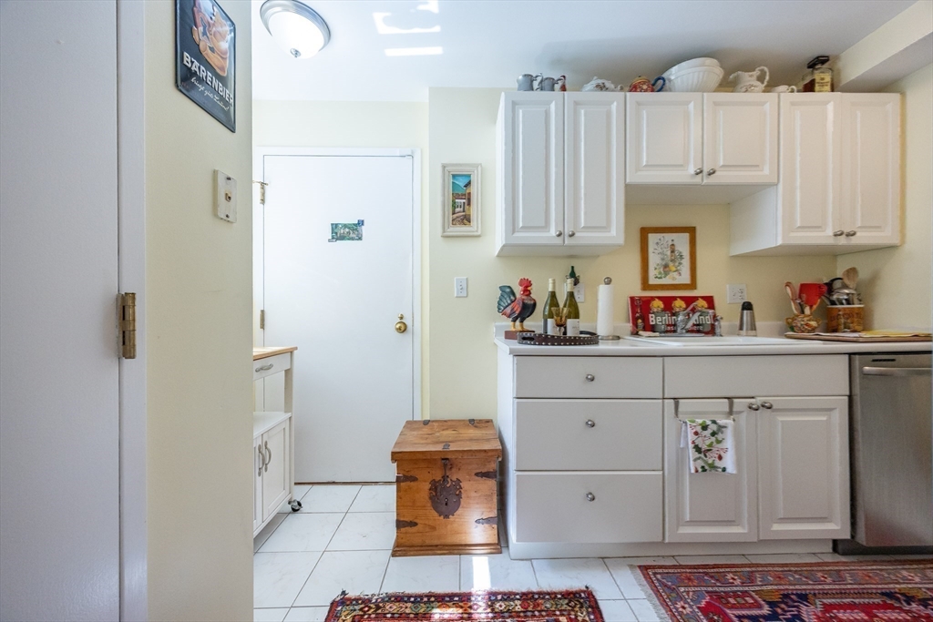 75 Glen Rd # B4 Property Photo 10