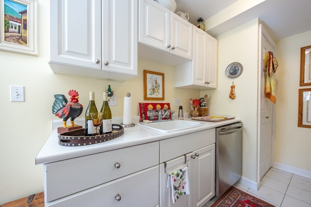 75 Glen Rd # B4 Property Photo 11