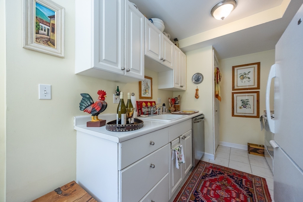 75 Glen Rd # B4 Property Photo 12