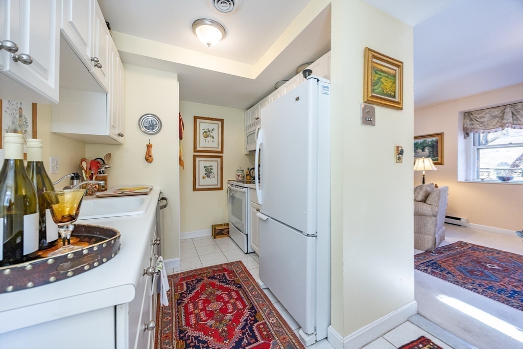 75 Glen Rd # B4 Property Photo 17