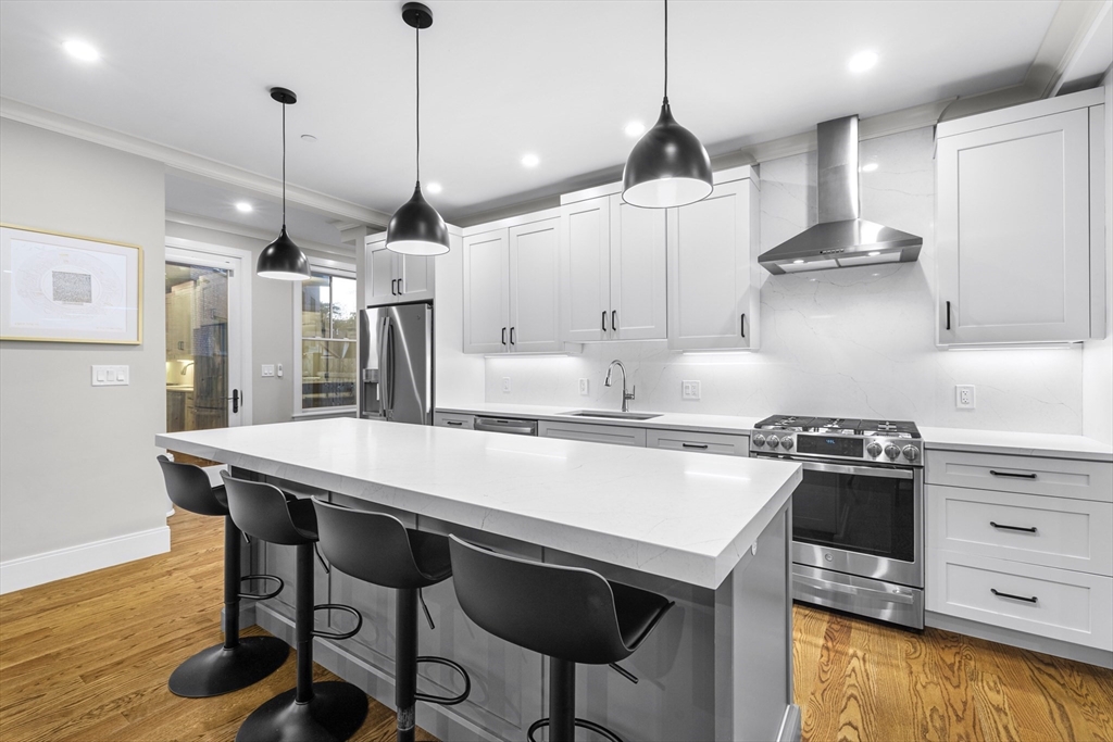 24 Selkirk # 4 Property Photo 3