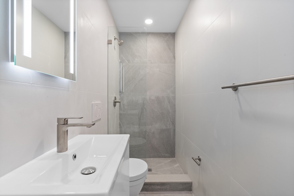 1578 Beacon # 202 Property Photo 16